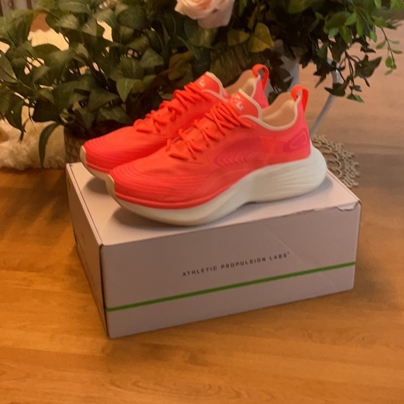 APL - Women's Streamline Sneakers - NEW - Picture 1 of 5